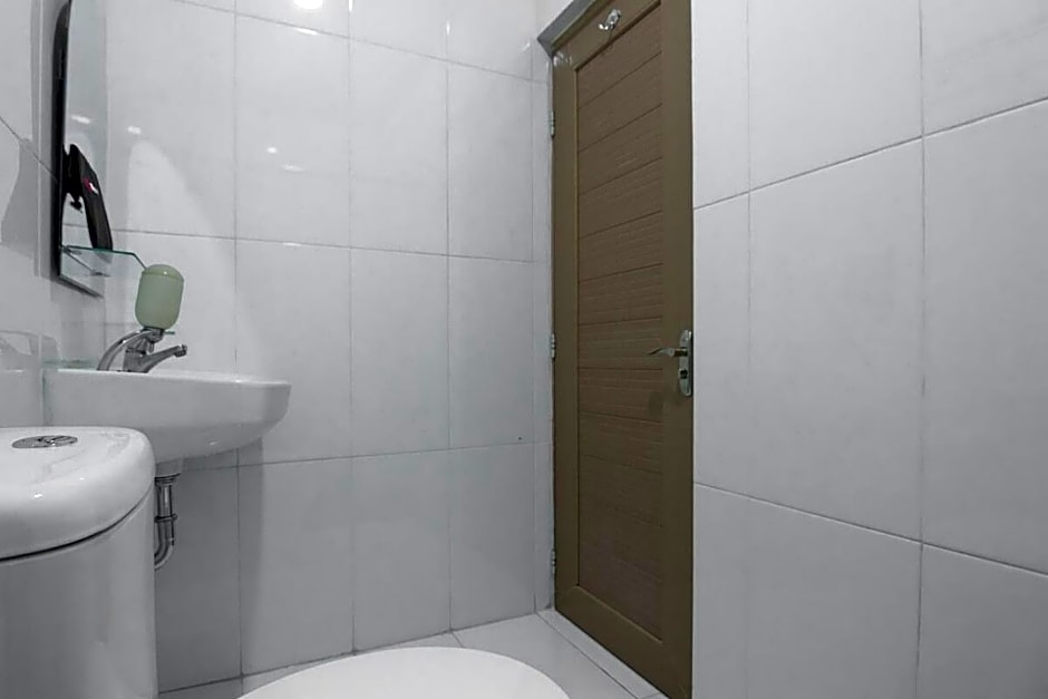 RedDoorz near ITC Mangga Dua