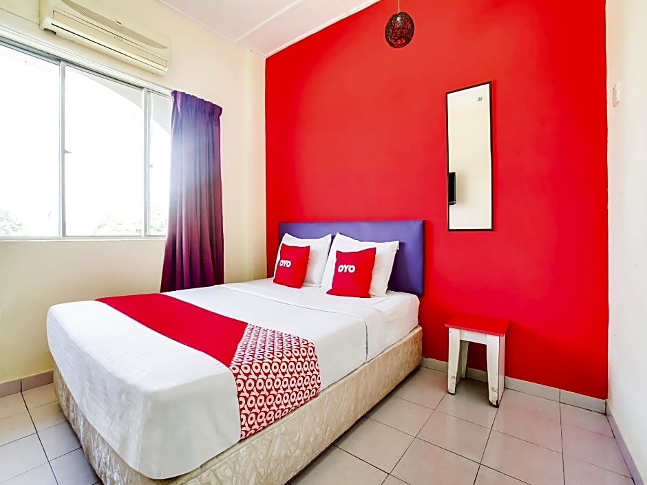 OYO 89615 T Family Hotel