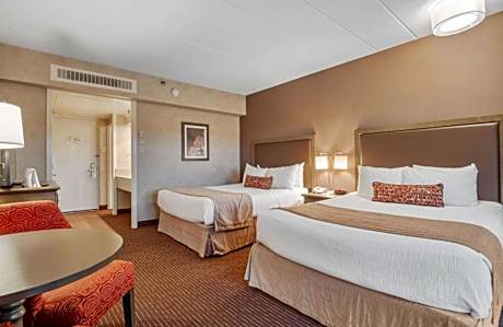 Queen Room with Two Queen Beds with Courtyard View