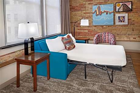 Queen Suite - Hearing Accessible with City View