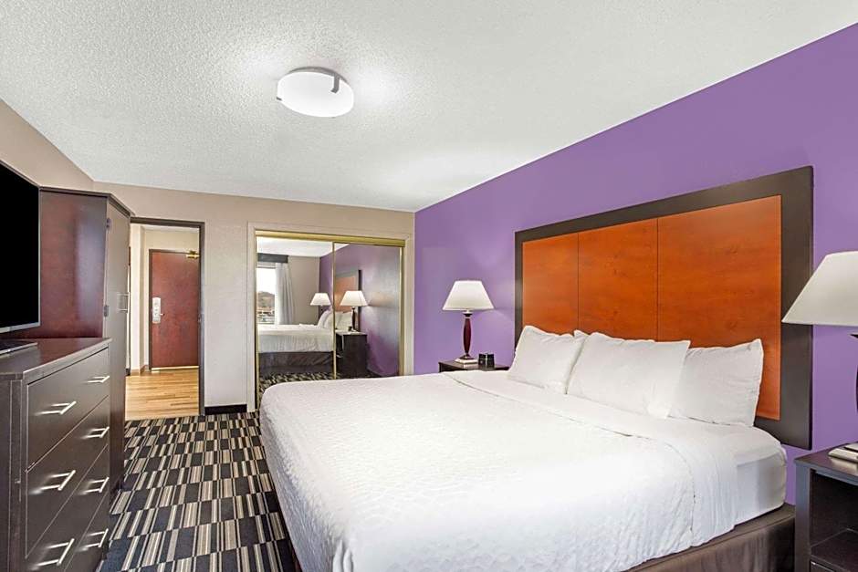 La Quinta Inn & Suites by Wyndham Norwich-Plainfield-Casino
