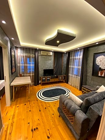 Deluxe Family Room