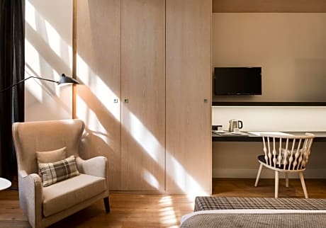 Double room with views street