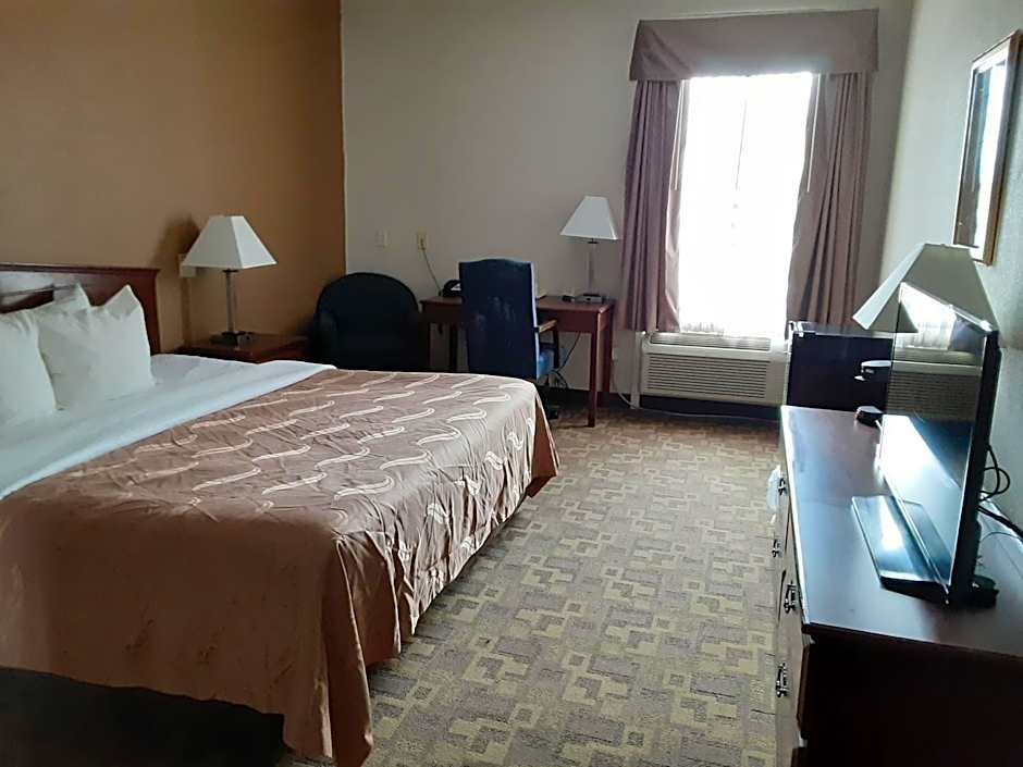 Photo 1 of 4 of 1 King Bed, Accessible, Nonsmoking