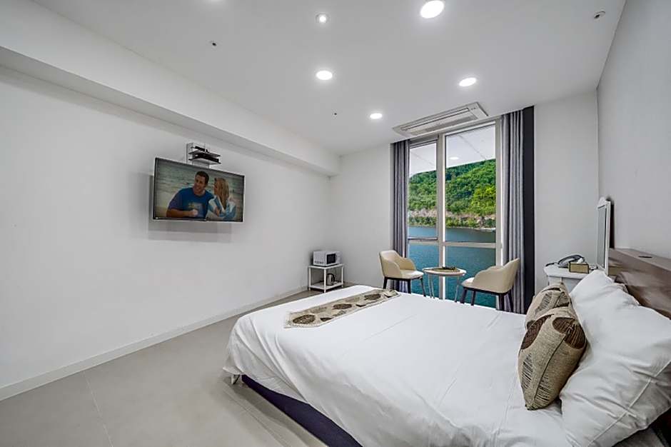Crest72 Hotel