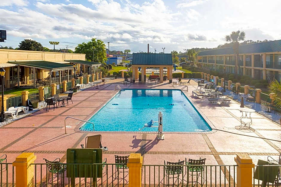 Quality Inn Richmond Hill - Savannah I-95