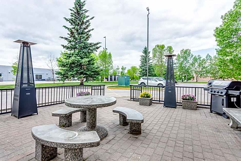 Super 8 by Wyndham Calgary Shawnessy Area