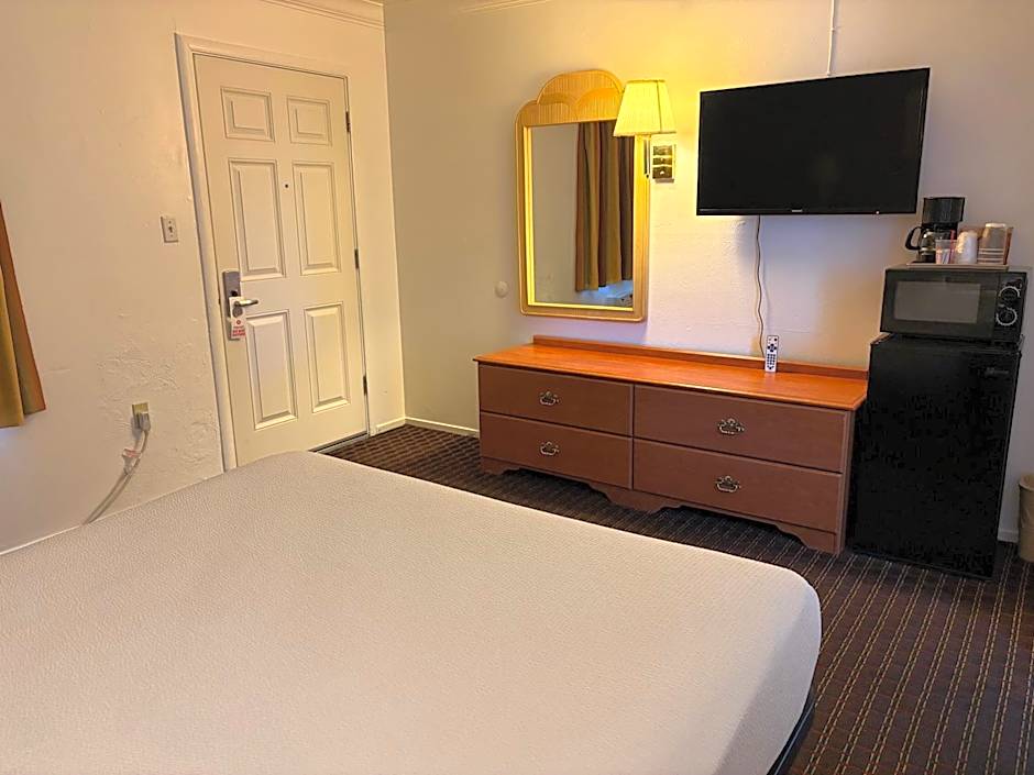 Lark Motel Willits
