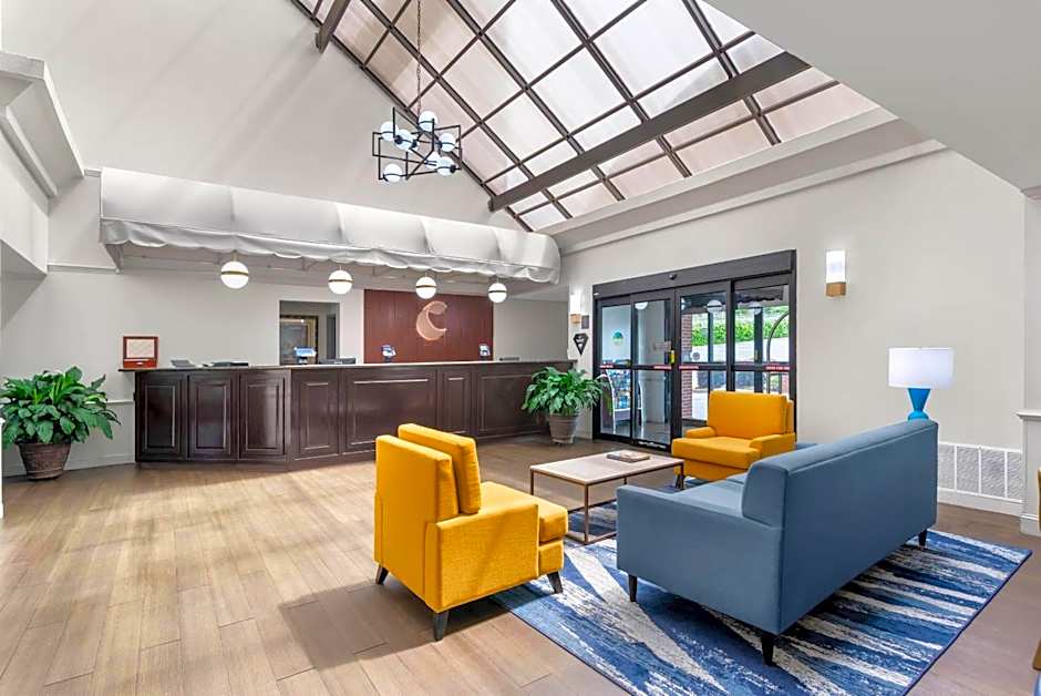 Comfort Inn & Suites Suwanee - Sugarloaf