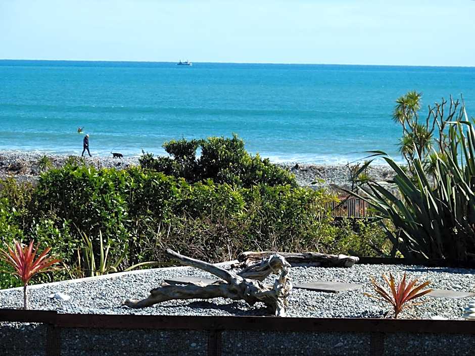 Photo 1 of 8 of Family, Sea View