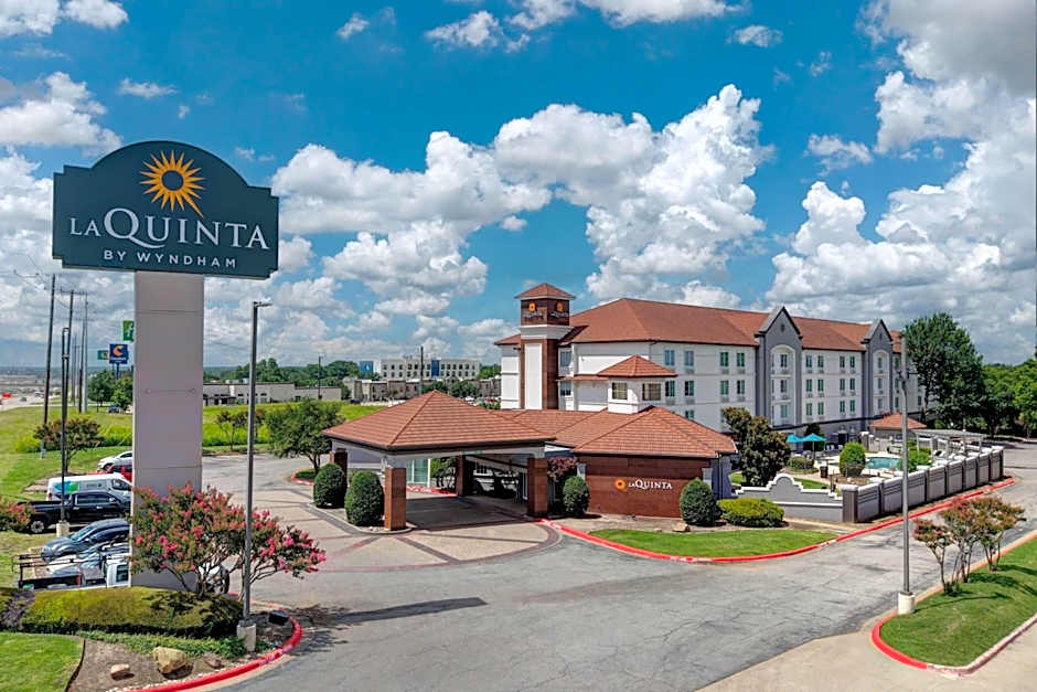 La Quinta Inn & Suites by Wyndham Sherman