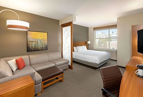 King Suite with Sofa Bed and Roll-In Shower - Disability Access