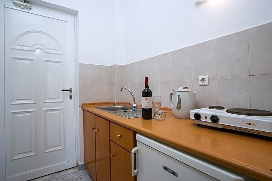 Dias Studios & Suites