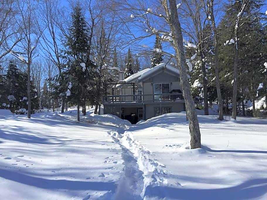 Ty-Llyn - Lakeside Spa Retreat