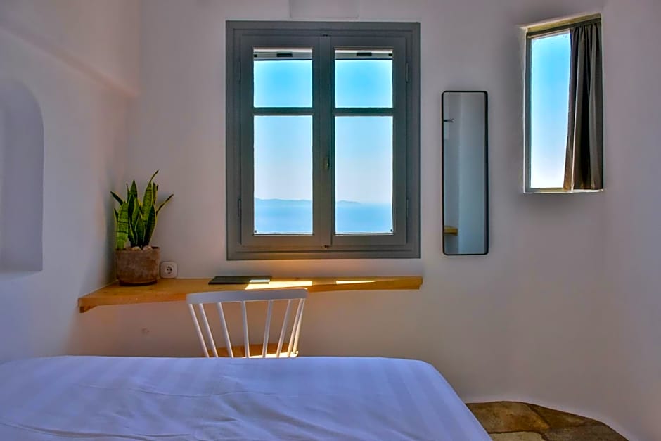 Living Theros Luxury Suites