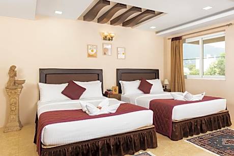 Queen Suite with Mountain view Balcony