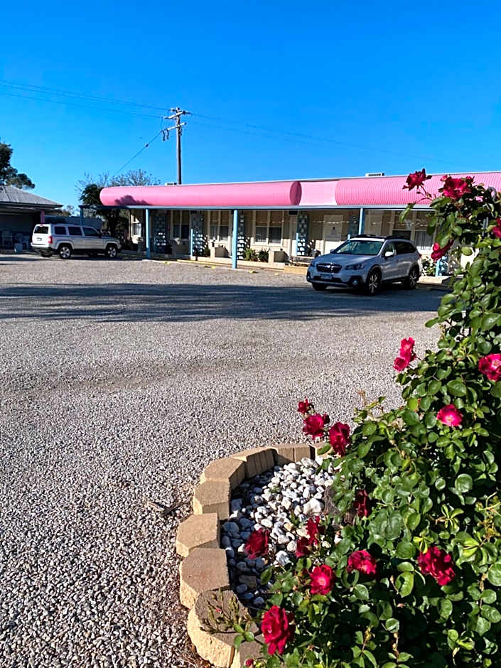 Paddle Steamer Motel