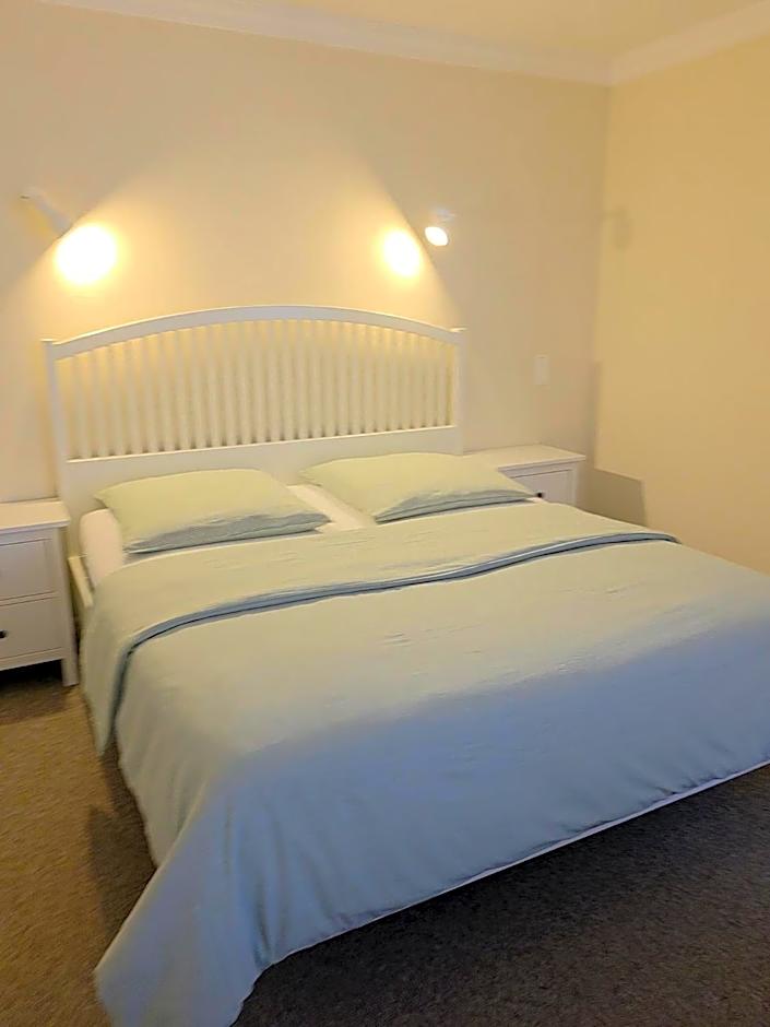 Hotel Pause - Free WiFi & Free Parking!!