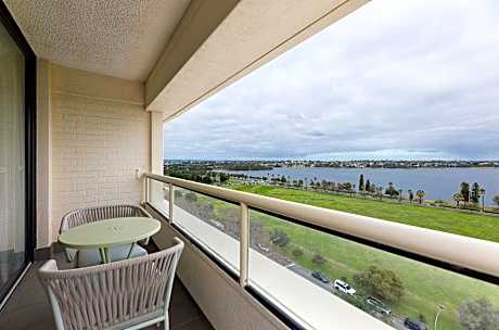 1 King Premium Swan River View Balcony Top Floor