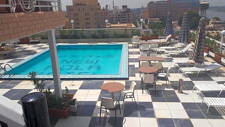 New Pola Hotel