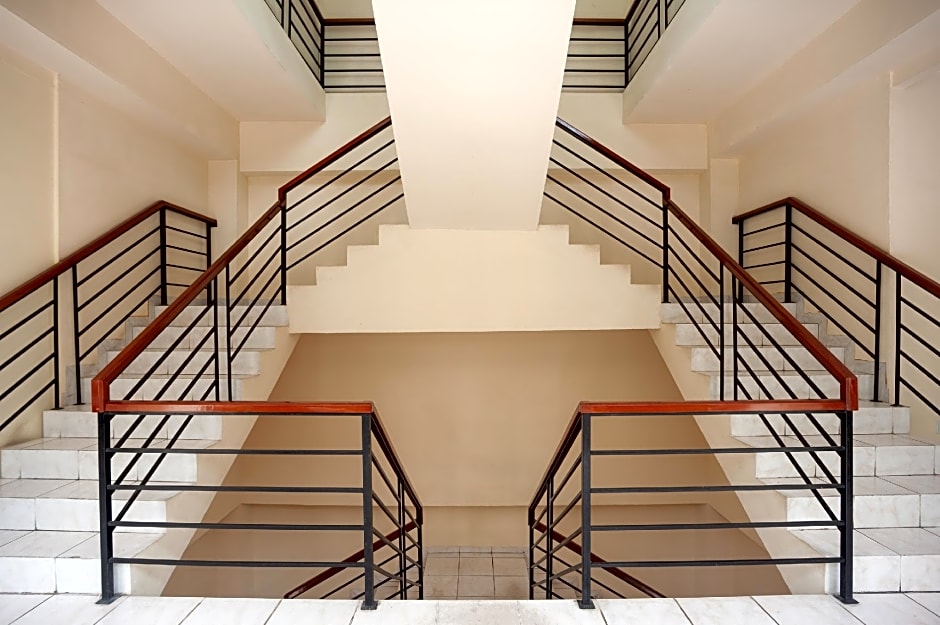 RedDoorz Plus near Plaza Blok M