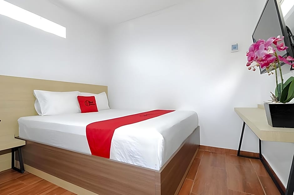 RedDoorz Plus near Jogja Kembali Monument