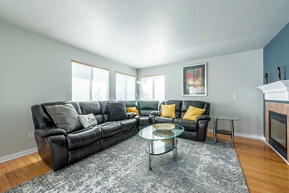 Spacious 4 bedroom 3.5 bathroom residential property