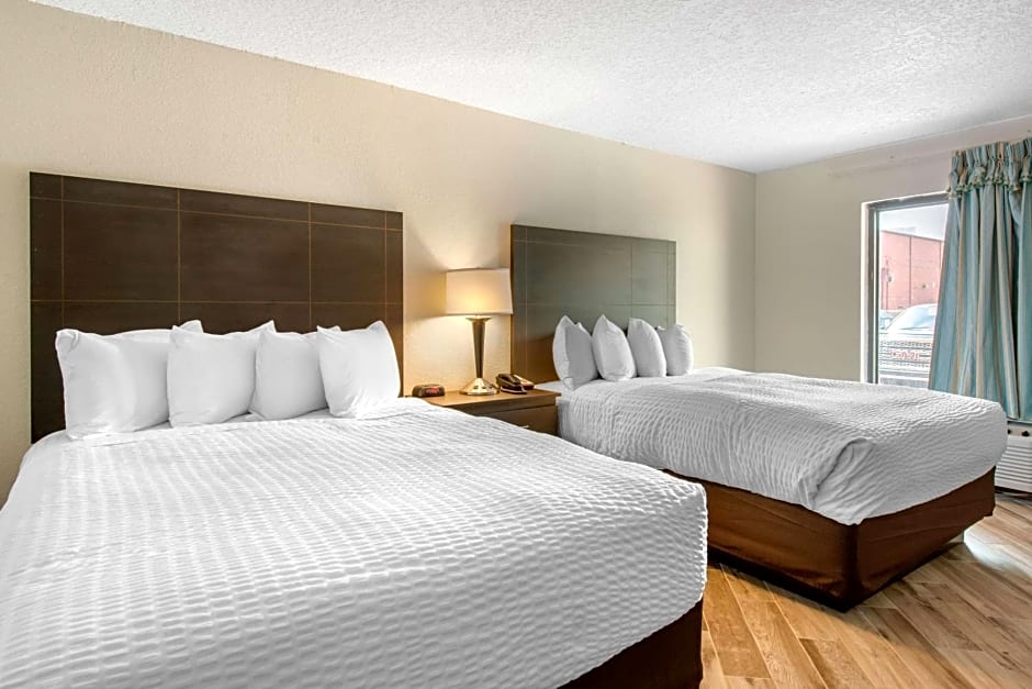 Clarion Inn & Suites Kissimmee-Lake Buena Vista South