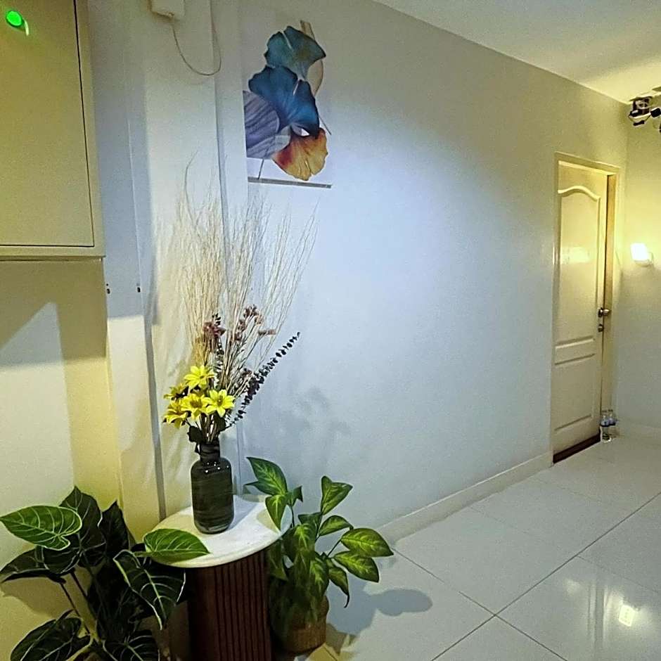 Tim Place - BTS Phra Khanong