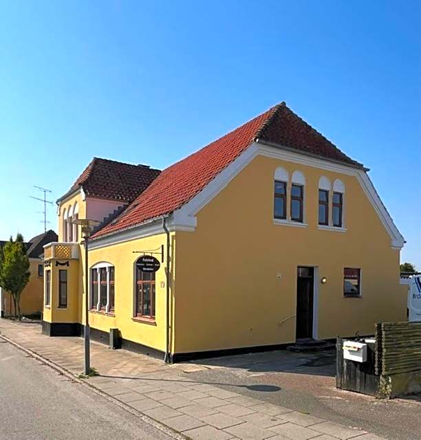 Folsted - Værelse 204 med eget badeværelse og fri parkering