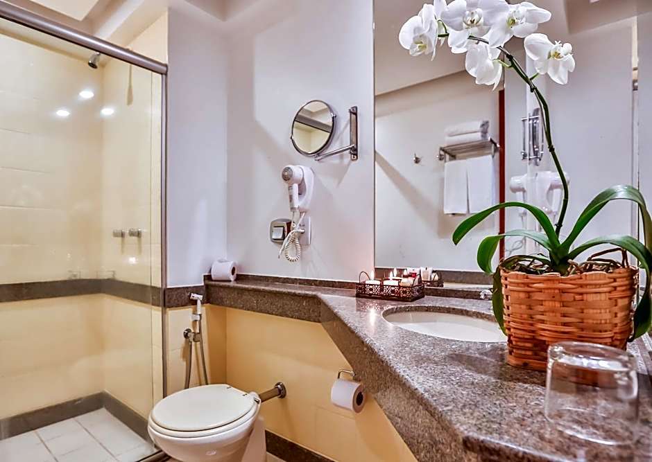 Golden Tulip Goiania Address