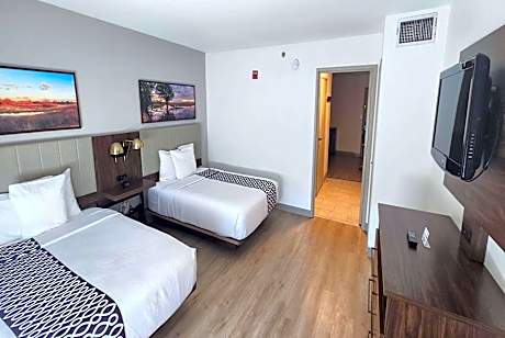 2 Queen Beds Deluxe Mobility Accessible Suite Non-Smoking