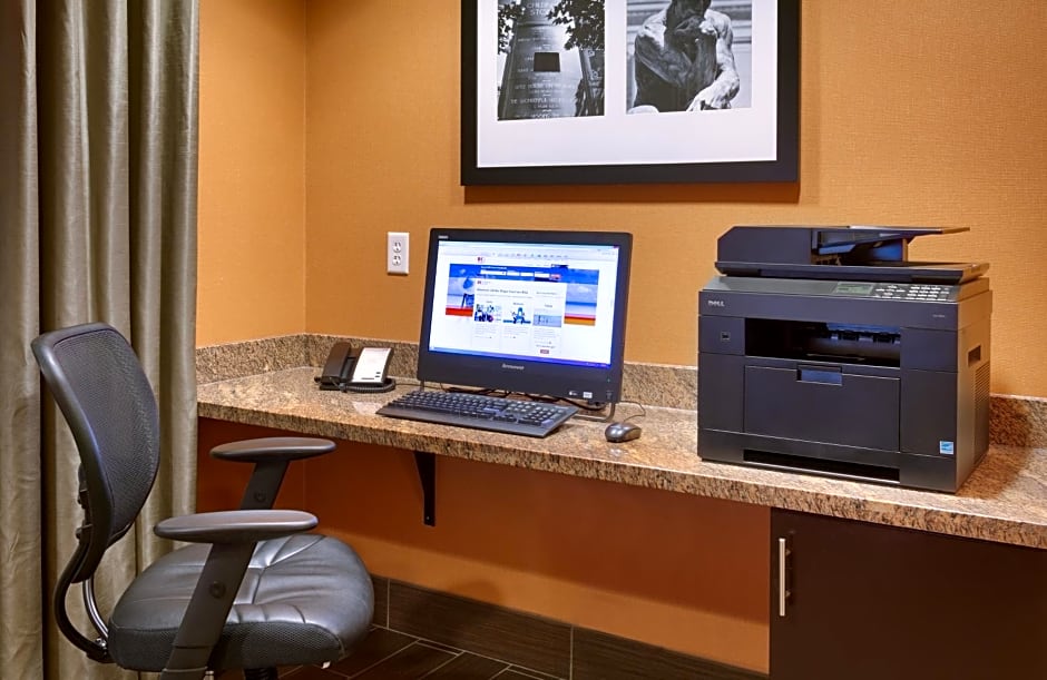 Holiday Inn Express & Suites Overland Park By IHG