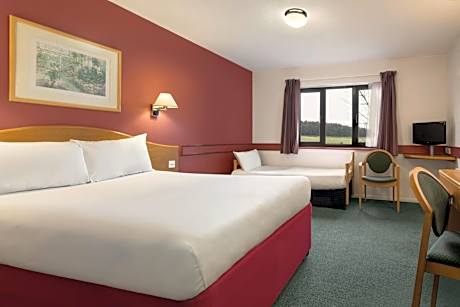 Family Room (2 Adults + 2 Children)