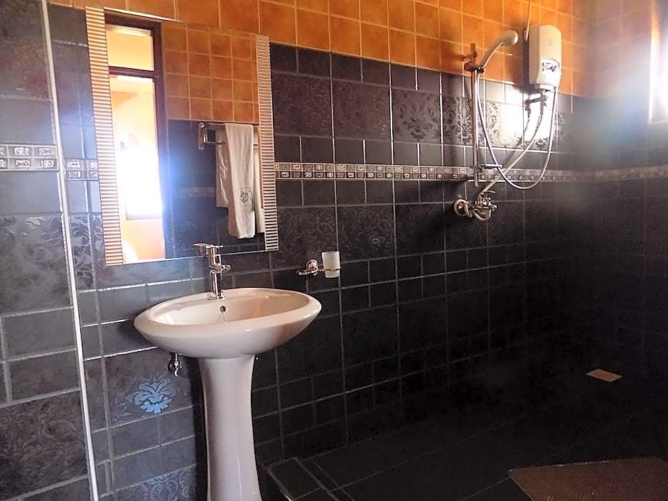 Olina Hotel and Apartments