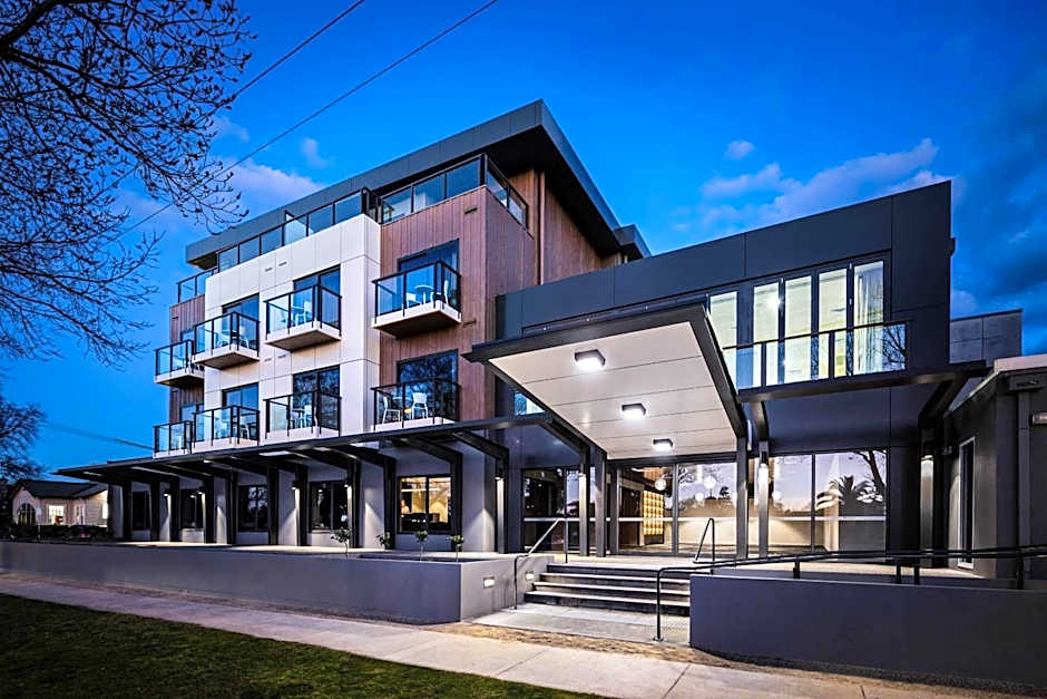 QUALITY HOTEL LAKESIDE