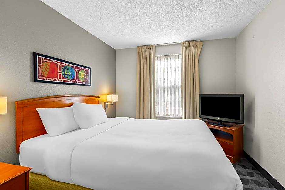 MainStay Suites Middleburg Heights Cleveland Airport