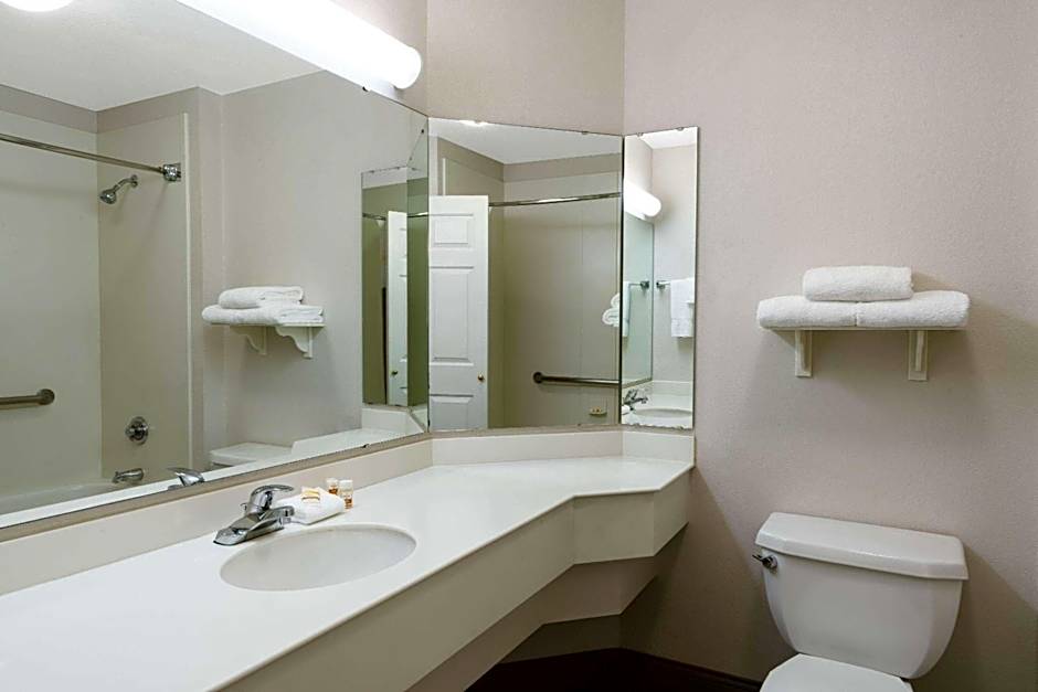 La Quinta Inn & Suites by Wyndham Pueblo