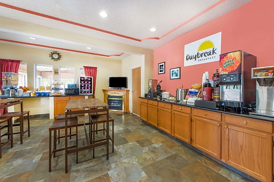 Days Inn Ottumwa – Ottumwa, IA