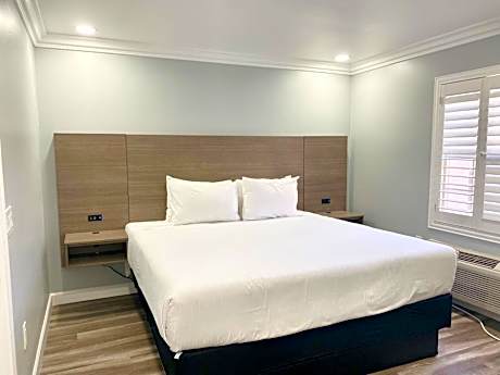 Cottage Queen with Double Bed