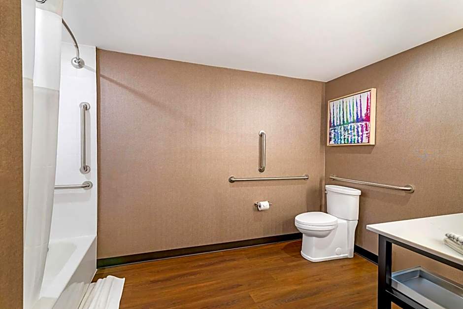 Cambria Hotel & Suites Plymouth