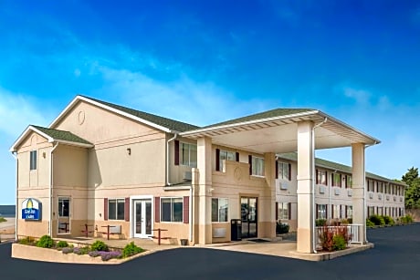 Days Inn by Wyndham Osage Beach Lake of the Ozarks