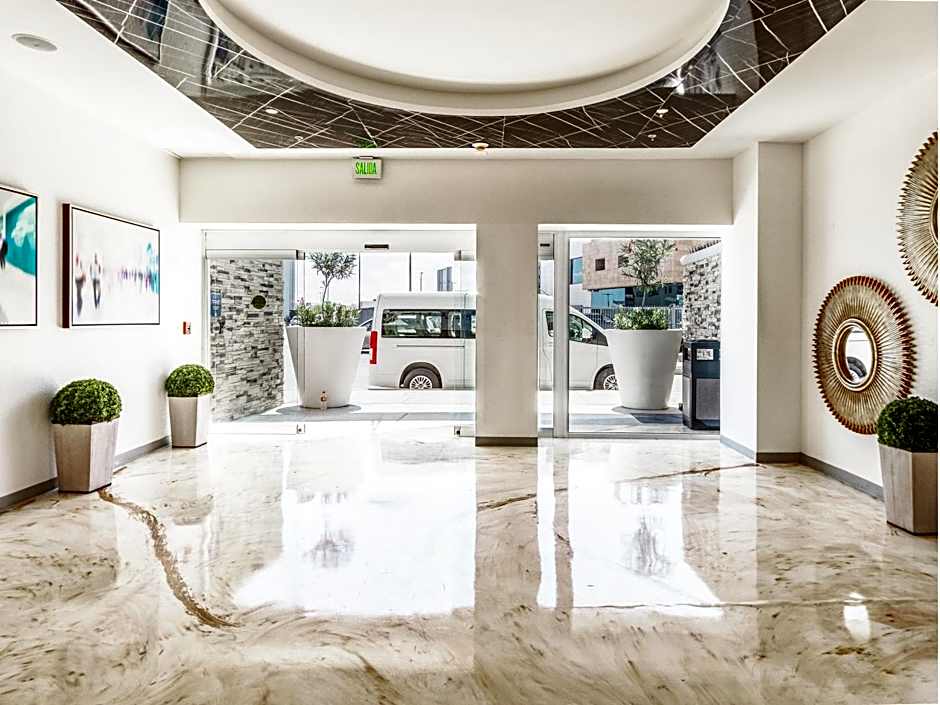 Hotel Mesaluna Short & Long Stay