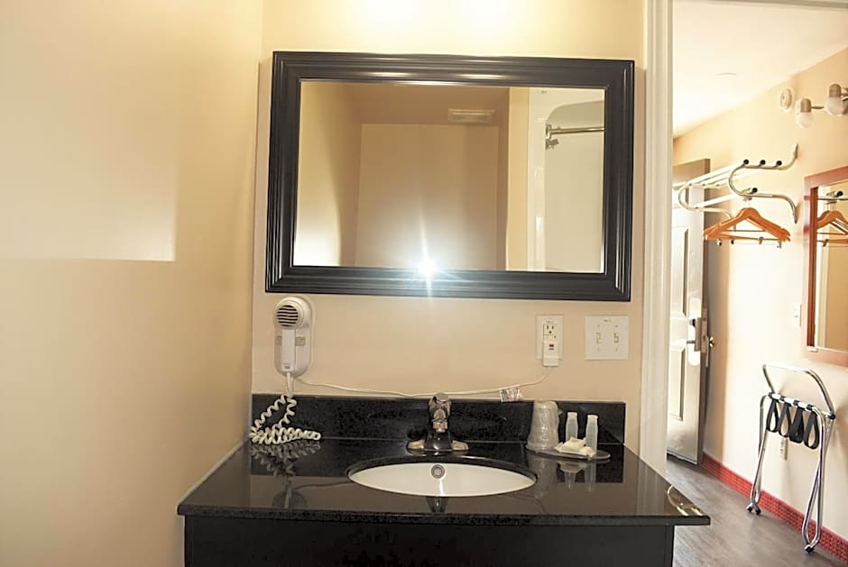 Knights Inn Arnprior