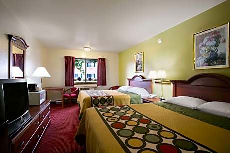 Queen Room with Two Queen Beds and Bath Tub - Mobility Accessible/Non-Smoking