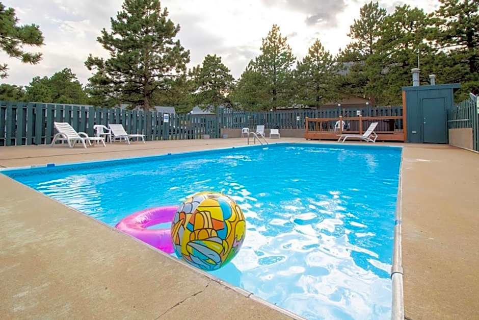 Saddle & Surrey Motel