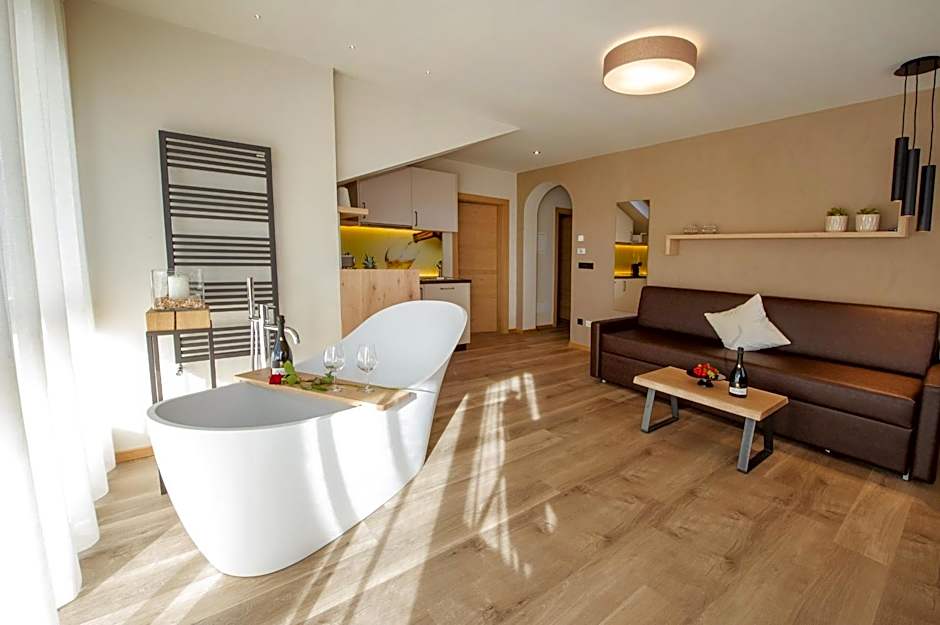 Haus Gregori Modern & Central Stay in Vineyard with Rooftop & Served Breakfast