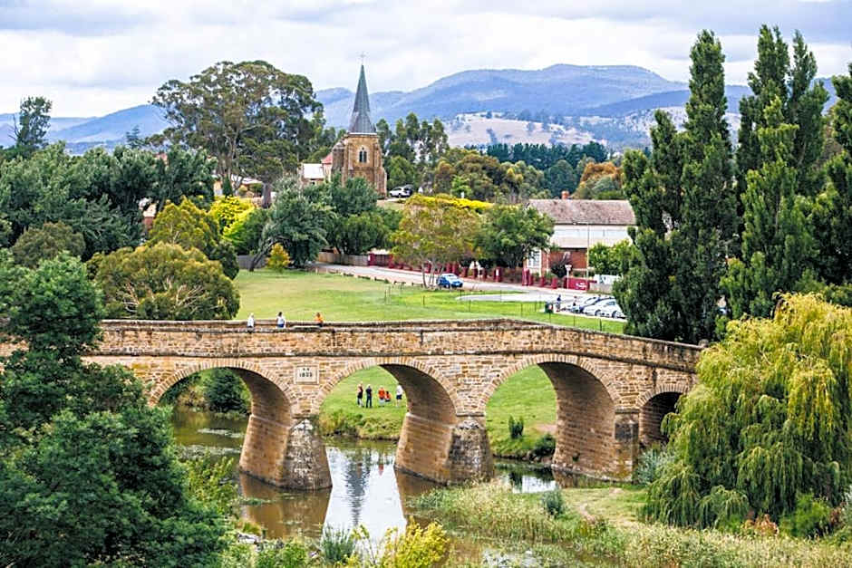 The Richmond Arms Hotel