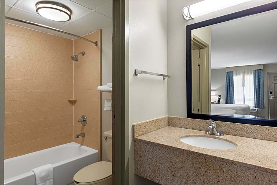 Days Inn by Wyndham Clarksville North