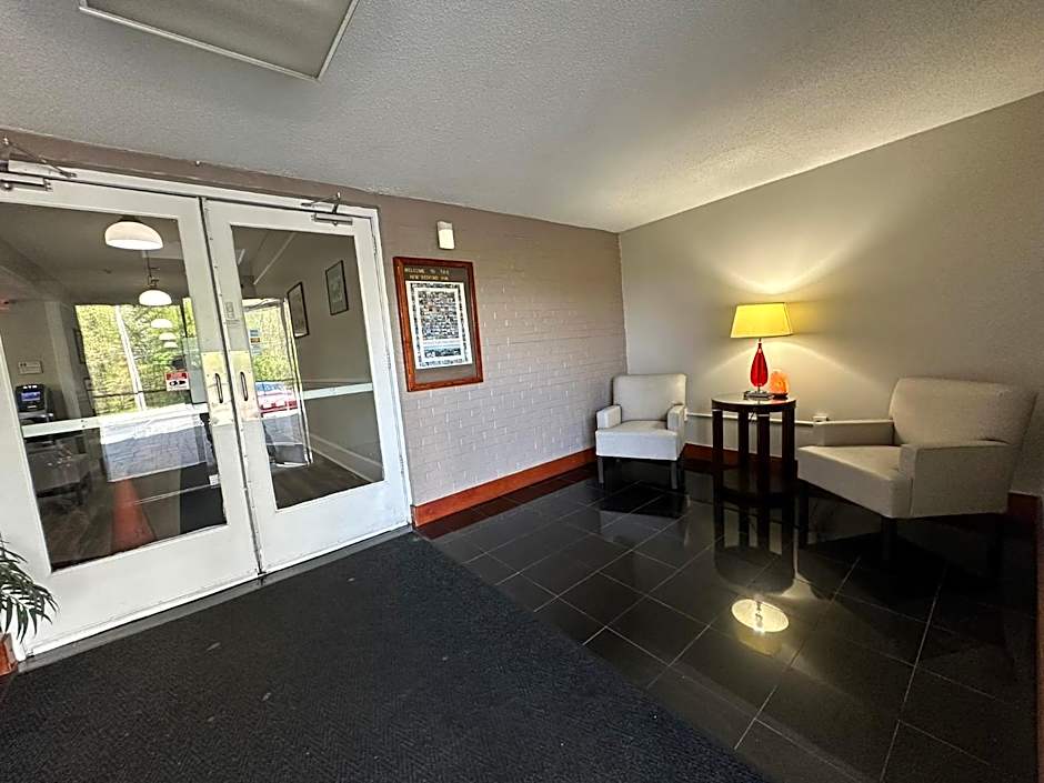 Whalers Inn and Suites